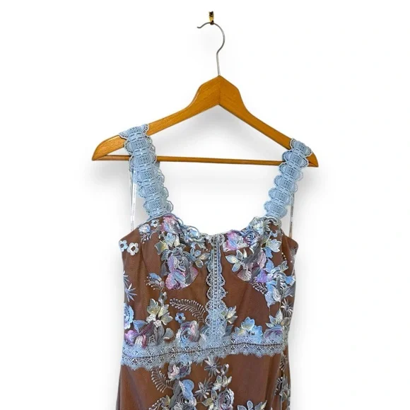 Bronx and Banco Eva Sleeveless Embroidered Floral Midi Dress Powder Blue Large Bronx and Banco Eva Sleeveless Embroidered Floral Midi Dress Powder Blue Large